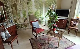 Weltoffenes Privates Gaestezimmer Bei Lgbtq Freundlichen Gastgeber Der Mit In Der Wohnung Lebt