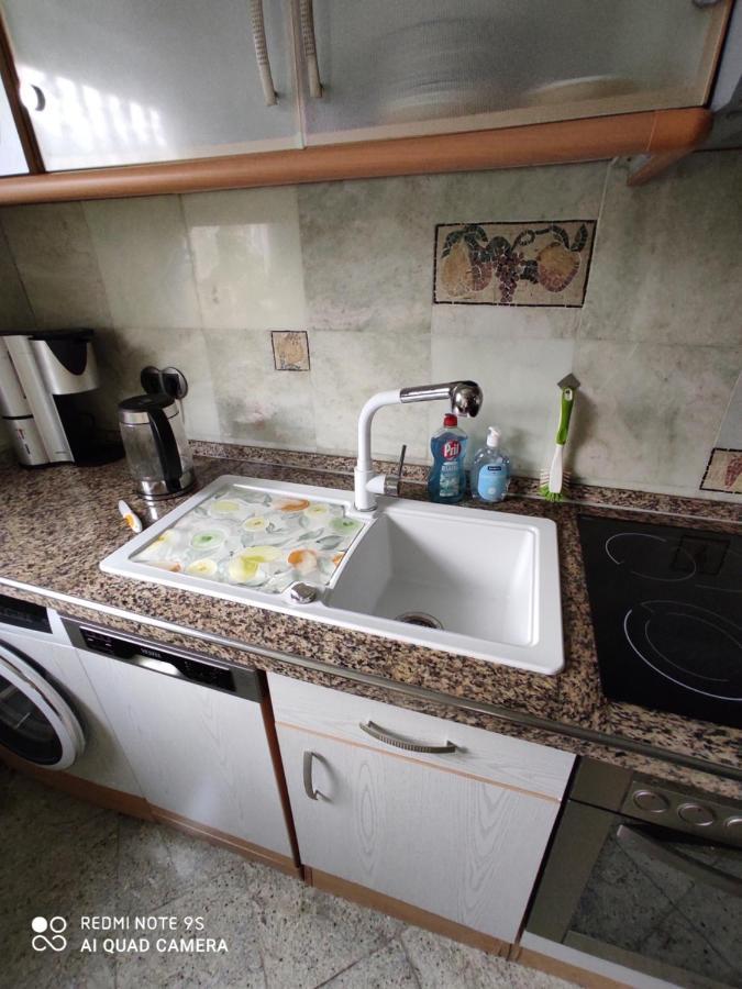 Weltoffenes Privates Gaestezimmer Bei Lgbtq Freundlichen Gastgeber Der Mit In Der Wohnung Lebt Berlino Esterno foto