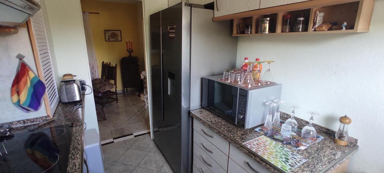 Weltoffenes Privates Gaestezimmer Bei Lgbtq Freundlichen Gastgeber Der Mit In Der Wohnung Lebt Berlino Esterno foto