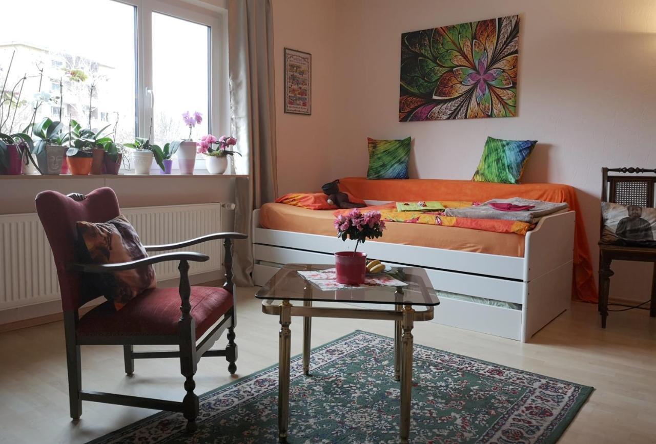Weltoffenes Privates Gaestezimmer Bei Lgbtq Freundlichen Gastgeber Der Mit In Der Wohnung Lebt Berlino Esterno foto
