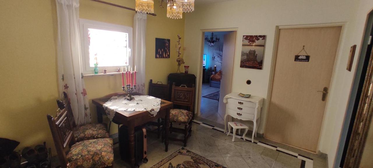 Weltoffenes Privates Gaestezimmer Bei Lgbtq Freundlichen Gastgeber Der Mit In Der Wohnung Lebt Berlino Esterno foto